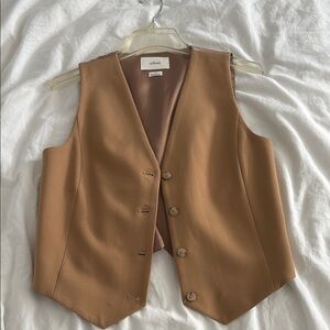 Aritzia Wilfred Pesci Button-Up Vest